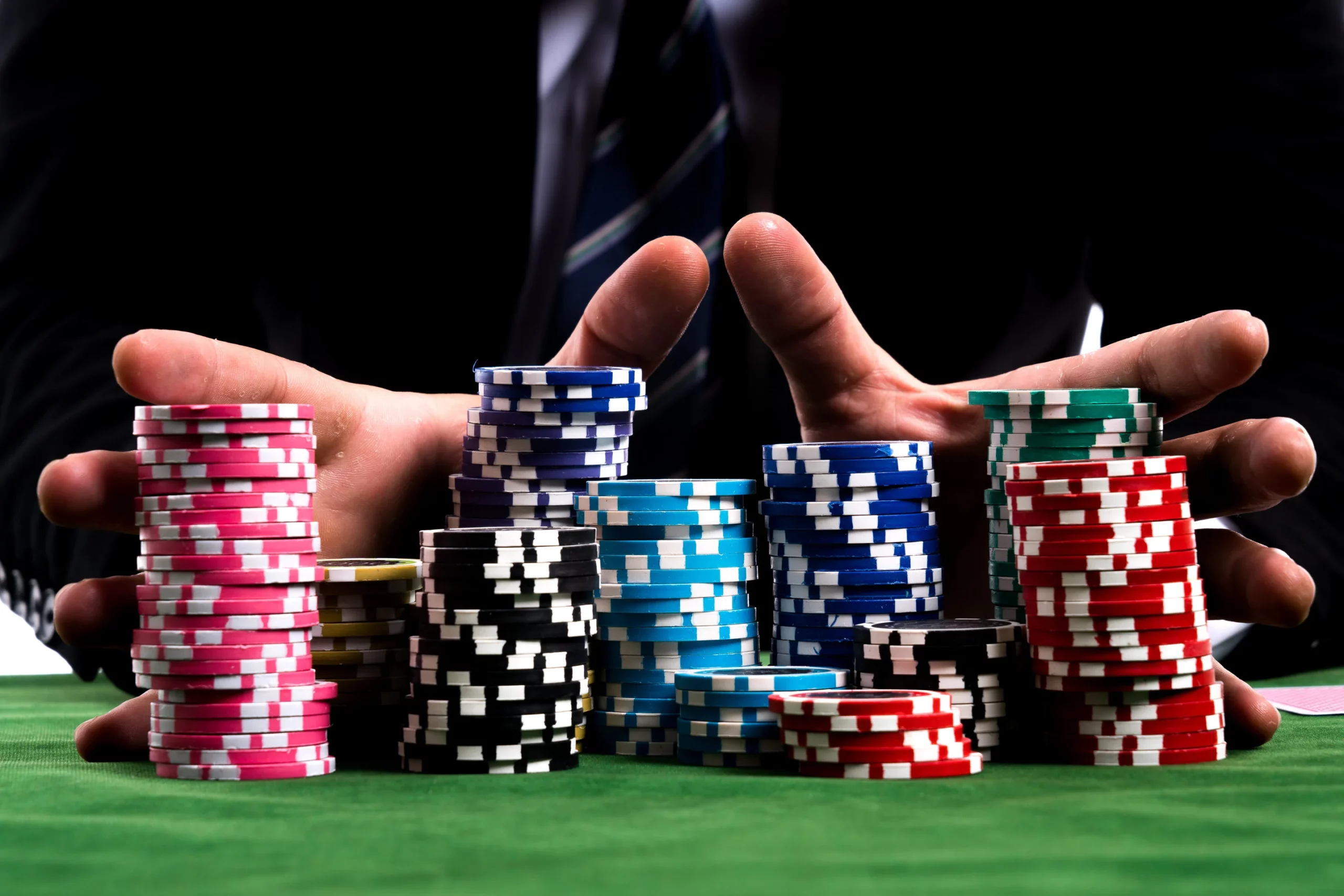 Advantages of playing Poker online using Poker Set